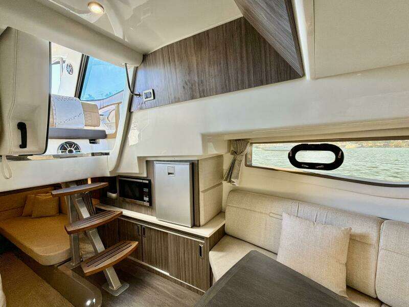 32ft Sea Ray Yacht For Sale