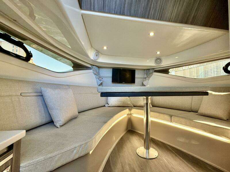 32ft Sea Ray Yacht For Sale