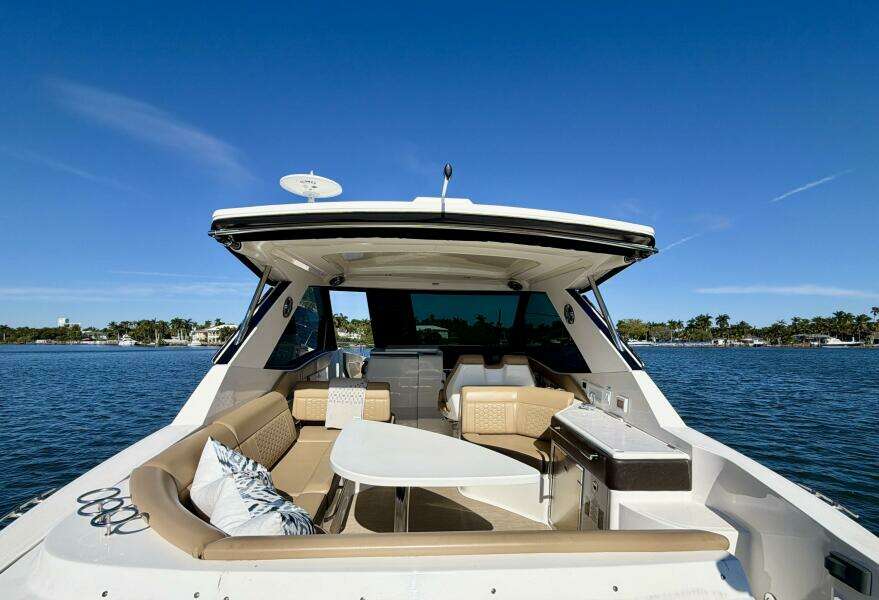 32ft Sea Ray Yacht For Sale