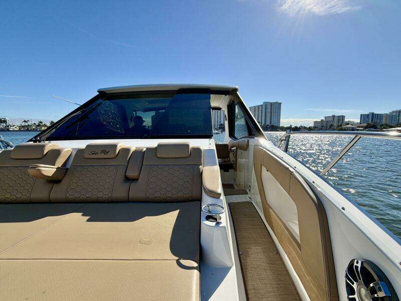 32ft Sea Ray Yacht For Sale