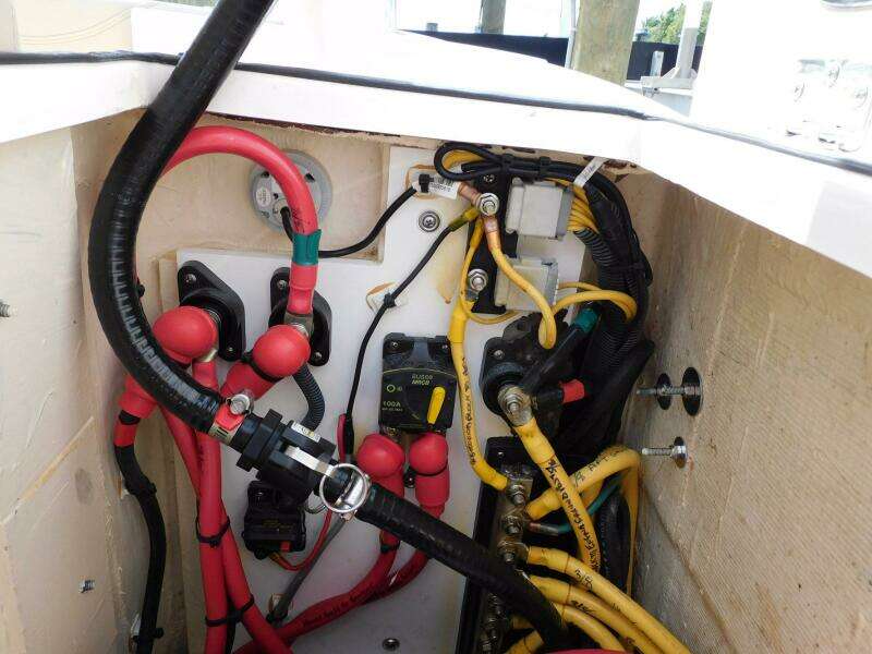 32ft Boston Whaler Yacht For Sale