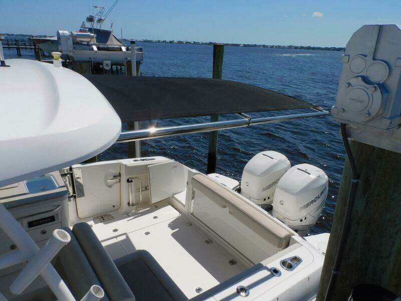 32ft Boston Whaler Yacht For Sale