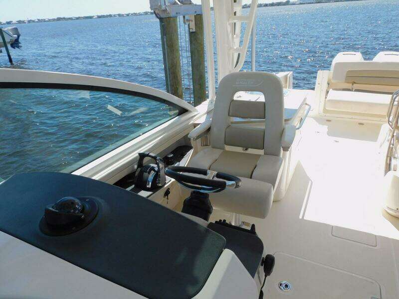 32ft Boston Whaler Yacht For Sale