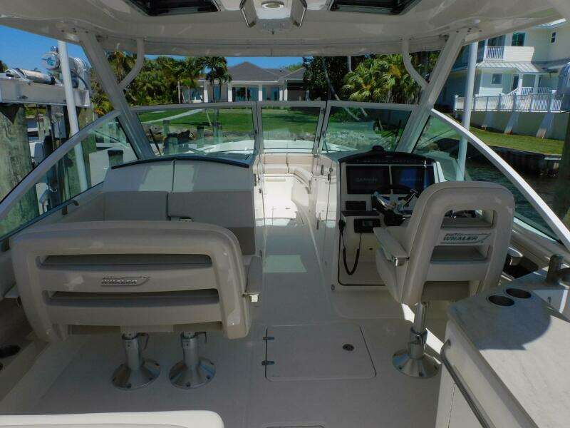 32ft Boston Whaler Yacht For Sale