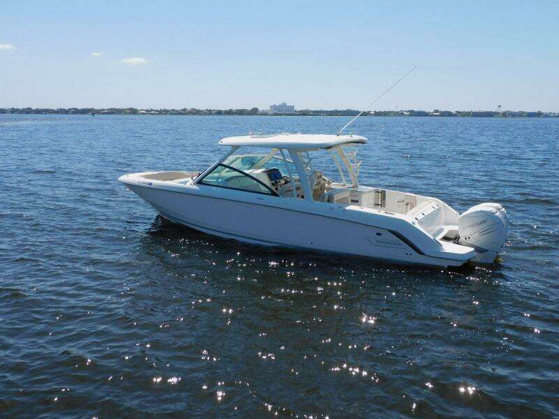 32ft Boston Whaler Yacht For Sale