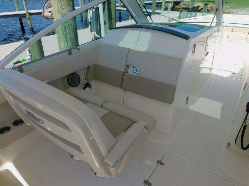 32ft Boston Whaler Yacht For Sale