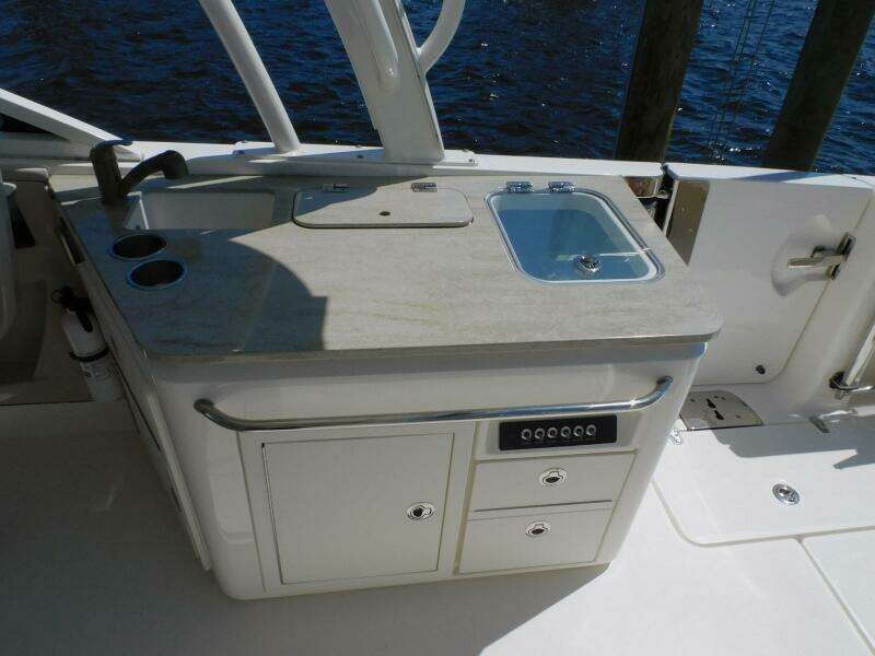 32ft Boston Whaler Yacht For Sale