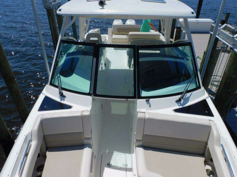 32ft Boston Whaler Yacht For Sale