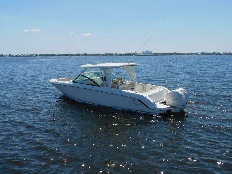 32ft Boston Whaler Yacht For Sale