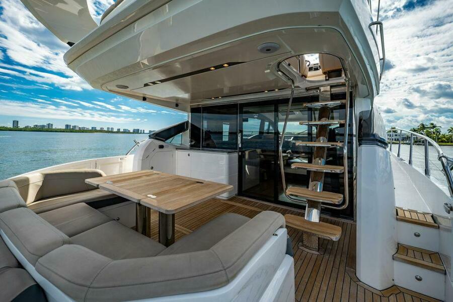 65' 2016 Princess S65