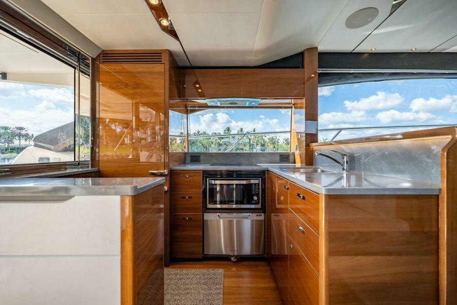 65' 2016 Princess S65