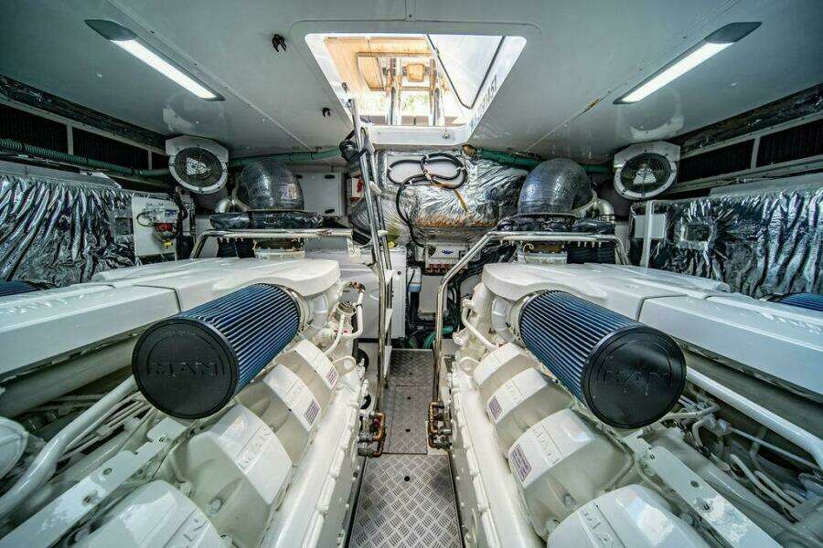 Princess 65 - Engine Room