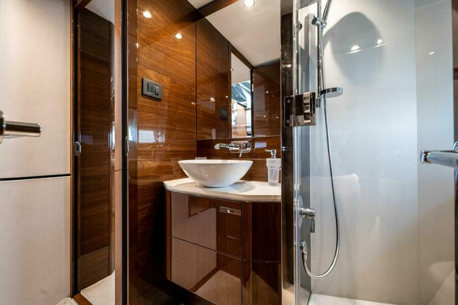 65' 2016 Princess S65