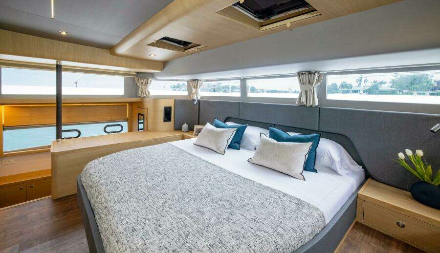 54ft Aquila Yacht For Sale