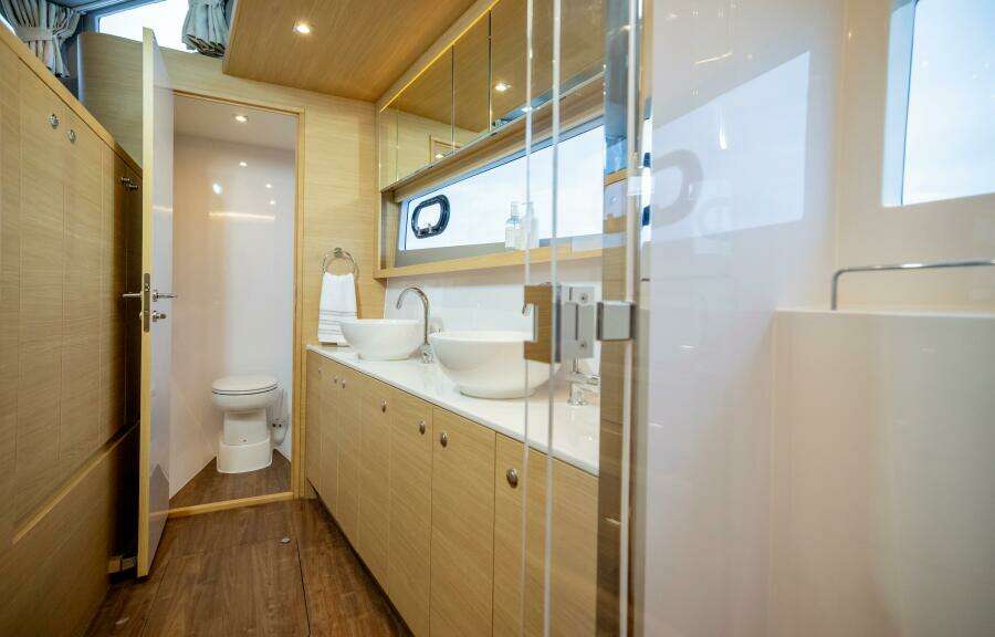 54ft Aquila Yacht For Sale