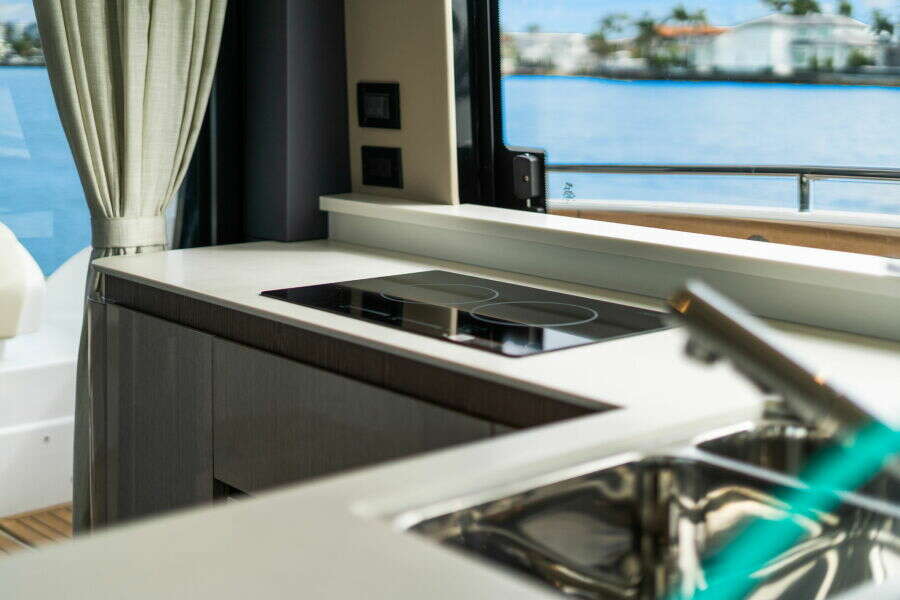 57ft Cruisers Yachts Yacht For Sale