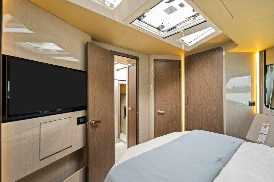 57ft Cruisers Yachts Yacht For Sale