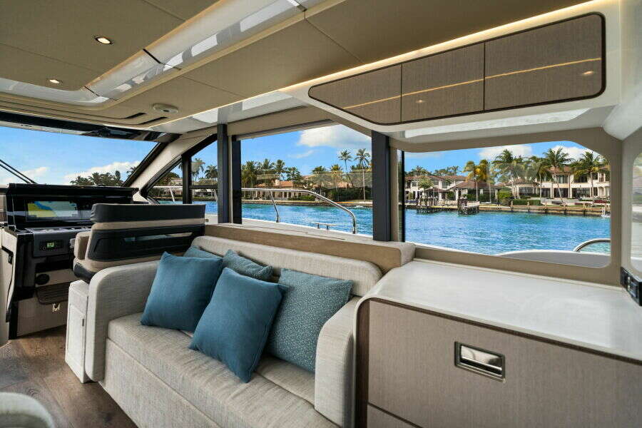 57ft Cruisers Yachts Yacht For Sale