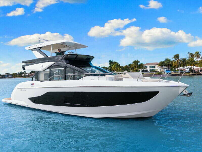 57ft Cruisers Yachts Yacht For Sale