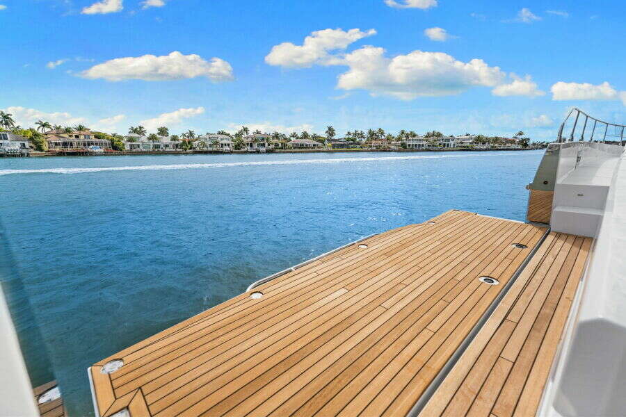 57ft Cruisers Yachts Yacht For Sale