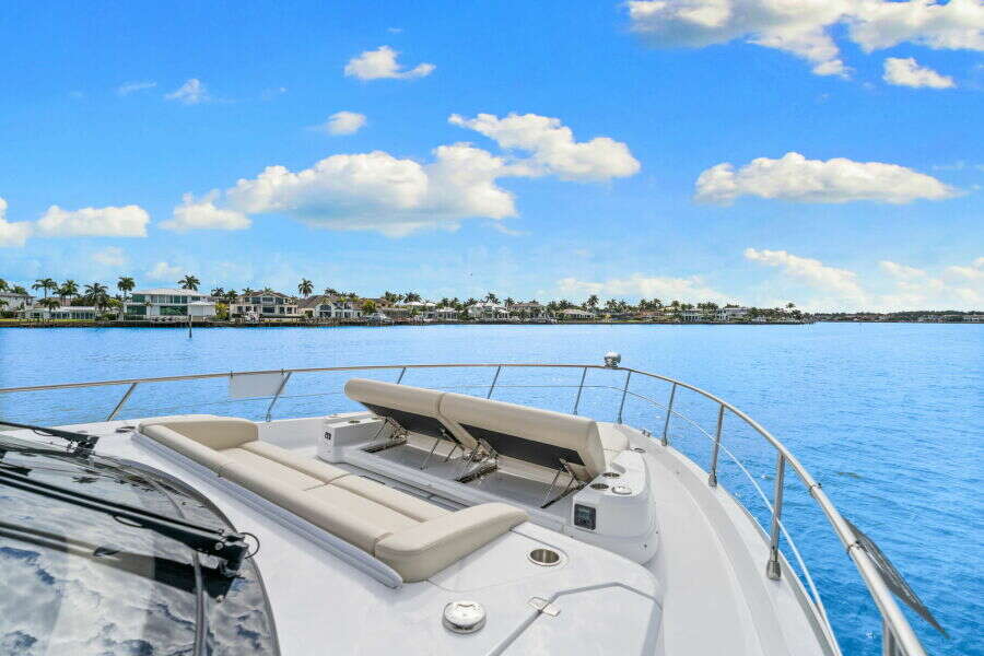 57ft Cruisers Yachts Yacht For Sale