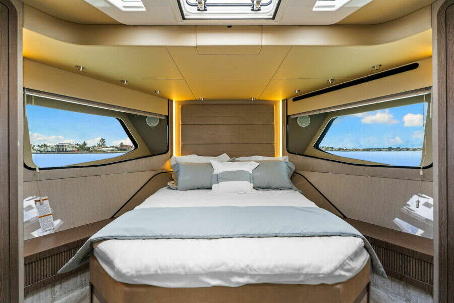 57ft Cruisers Yachts Yacht For Sale