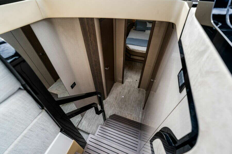 57ft Cruisers Yachts Yacht For Sale