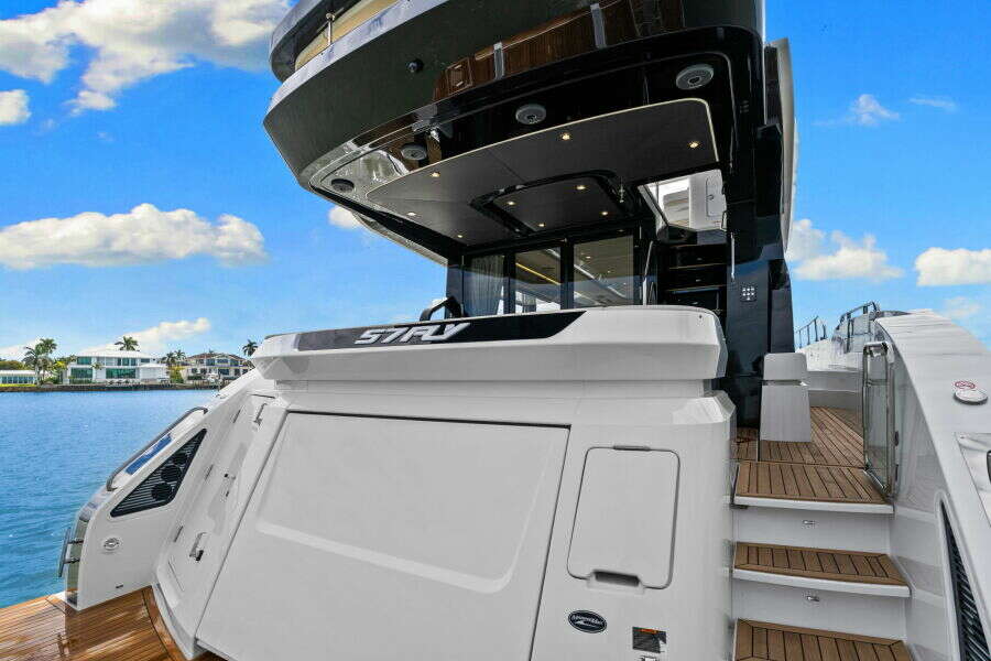 57ft Cruisers Yachts Yacht For Sale