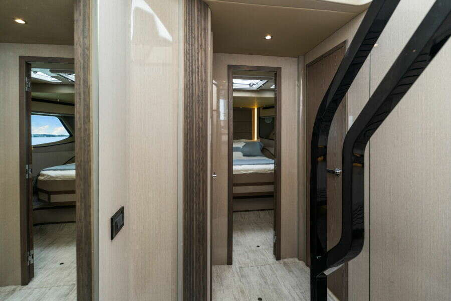 57ft Cruisers Yachts Yacht For Sale