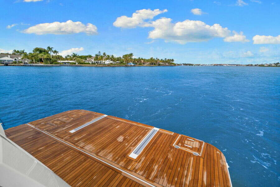 57ft Cruisers Yachts Yacht For Sale