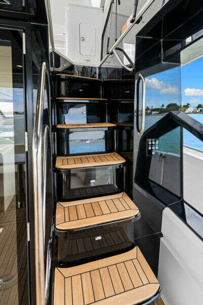 57ft Cruisers Yachts Yacht For Sale