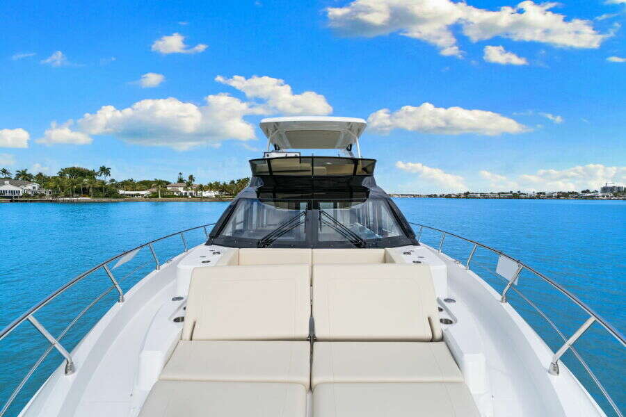 57ft Cruisers Yachts Yacht For Sale