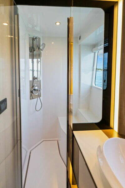 57ft Cruisers Yachts Yacht For Sale