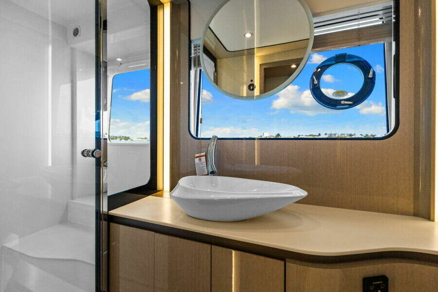 57ft Cruisers Yachts Yacht For Sale