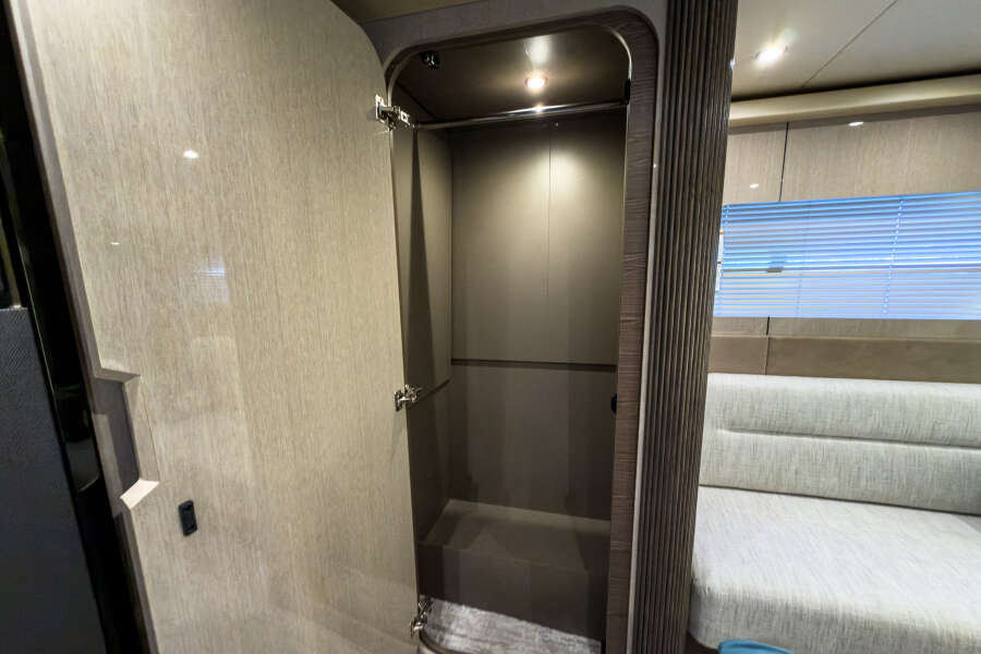 50ft Cruisers Yachts Yacht For Sale