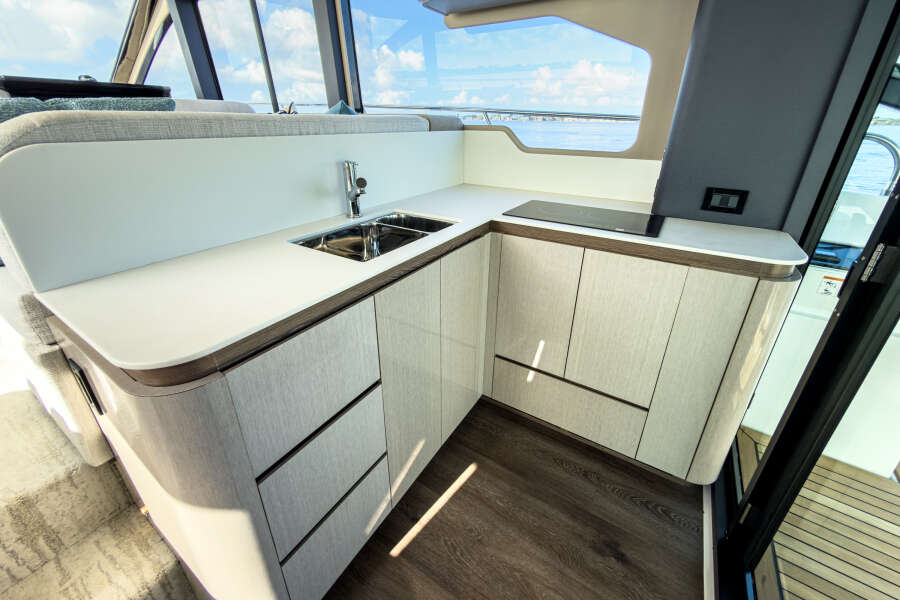 50ft Cruisers Yachts Yacht For Sale