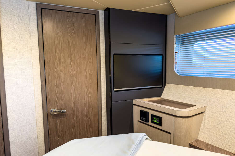 50ft Cruisers Yachts Yacht For Sale