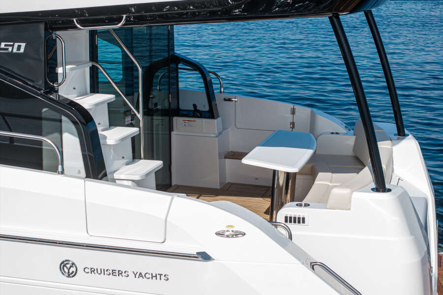 50ft Cruisers Yachts Yacht For Sale