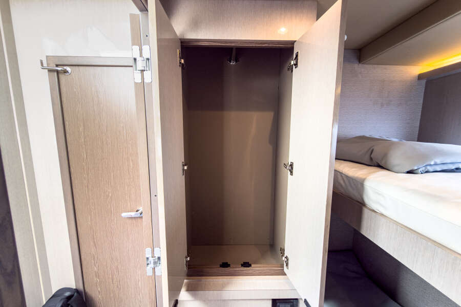 50ft Cruisers Yachts Yacht For Sale