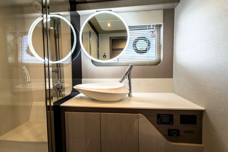 50ft Cruisers Yachts Yacht For Sale