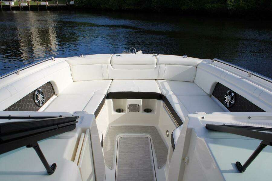 Sea Ray 29' - Bow