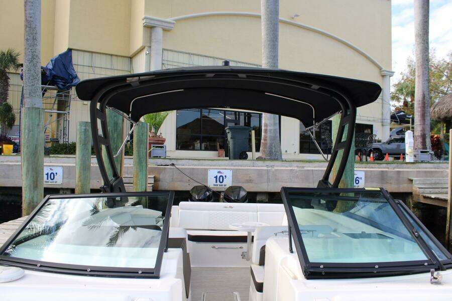 Sea Ray 29' - Forward