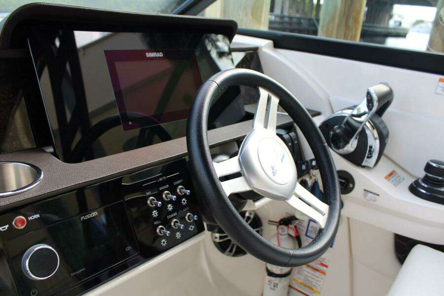 Sea Ray 29' - Helm