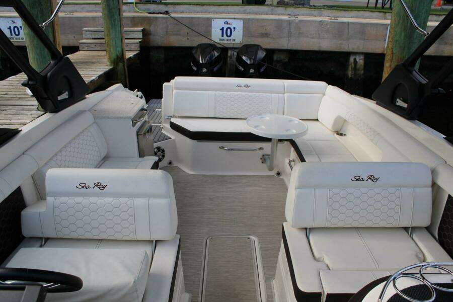 Sea Ray 29' - Bow