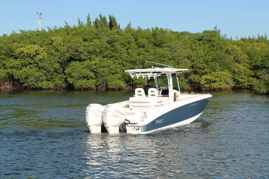32ft Boston Whaler Yacht For Sale
