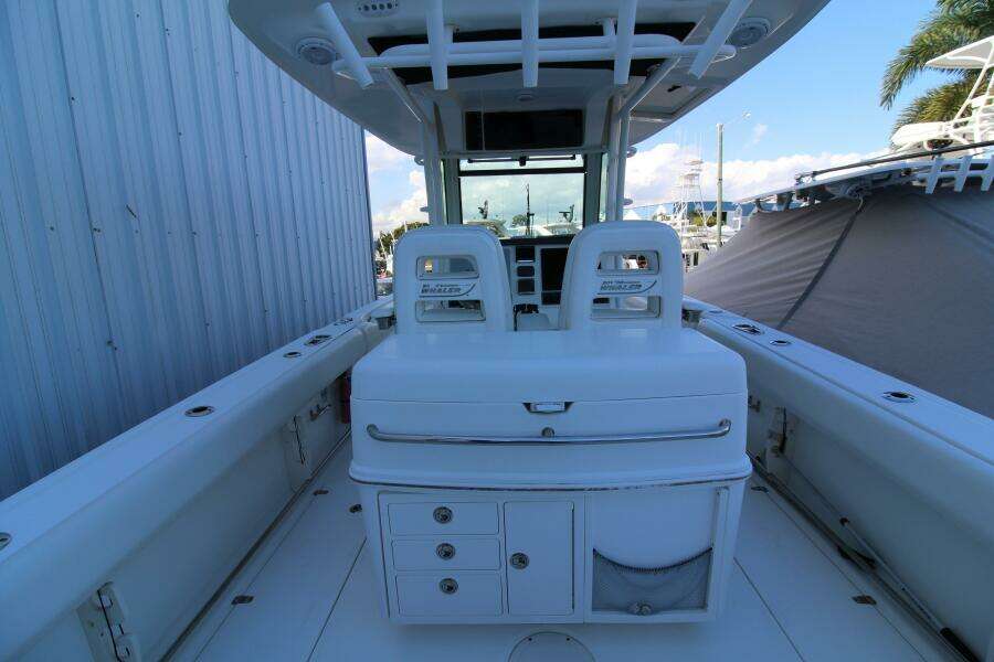 32ft Boston Whaler Yacht For Sale