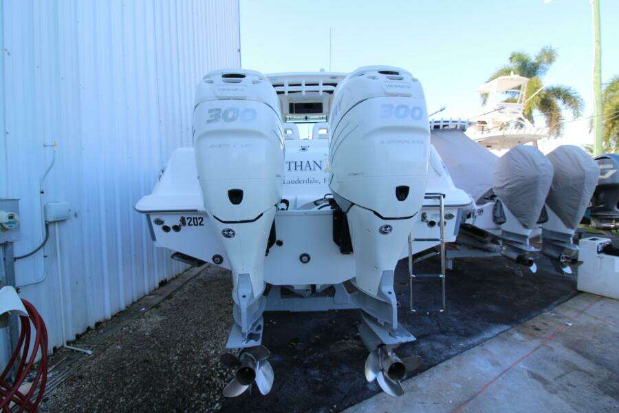 32ft Boston Whaler Yacht For Sale