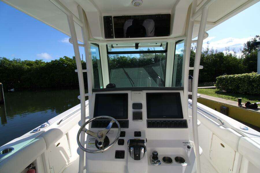 32ft Boston Whaler Yacht For Sale
