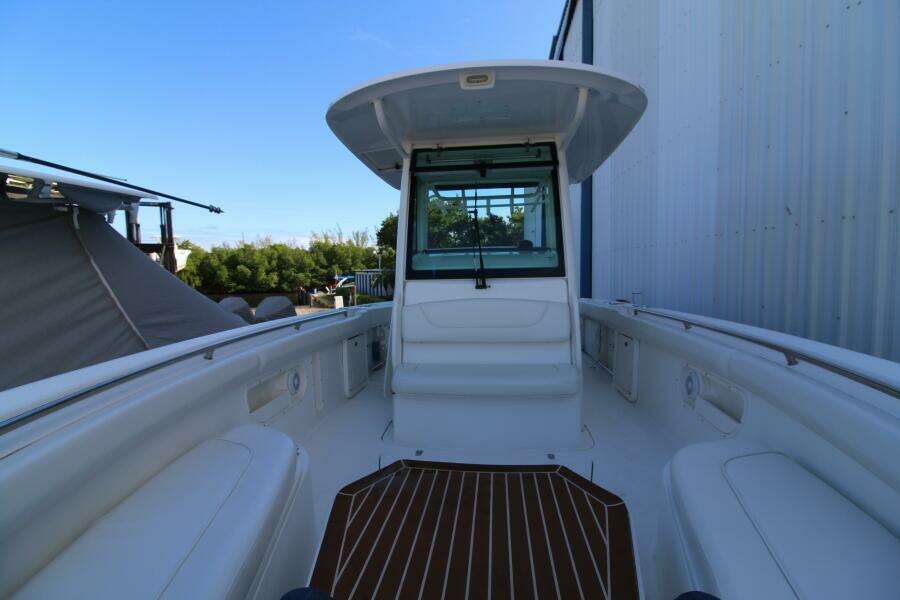 32ft Boston Whaler Yacht For Sale