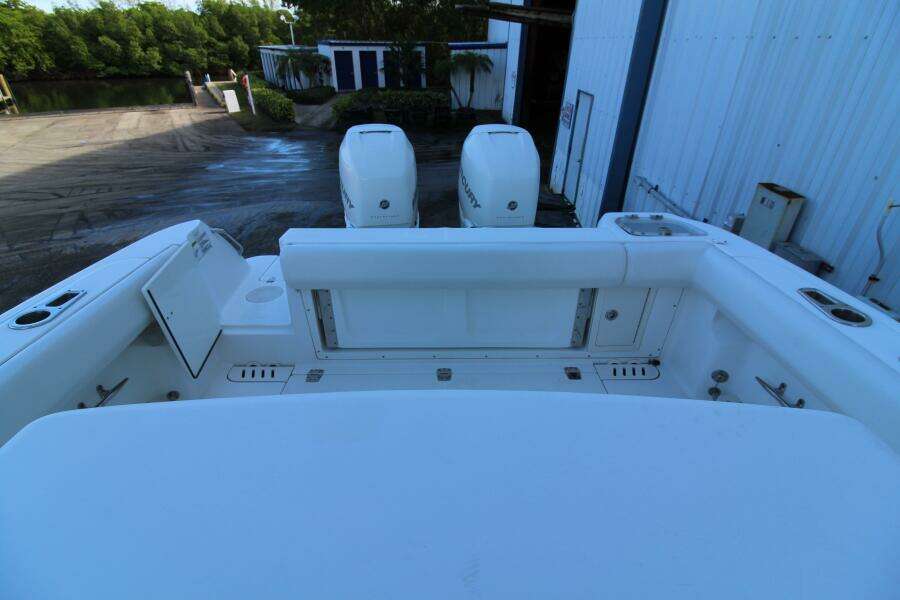 32ft Boston Whaler Yacht For Sale